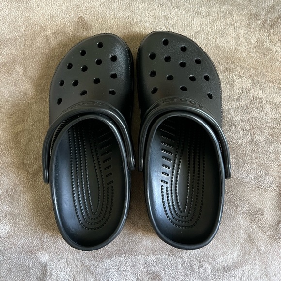 Black Classic Clog Crocs - Picture 5 of 7